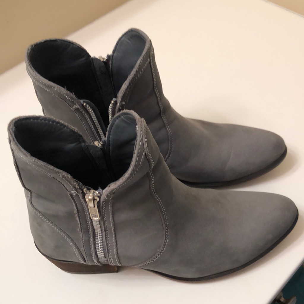 Steve Madden Gray Suede Booties